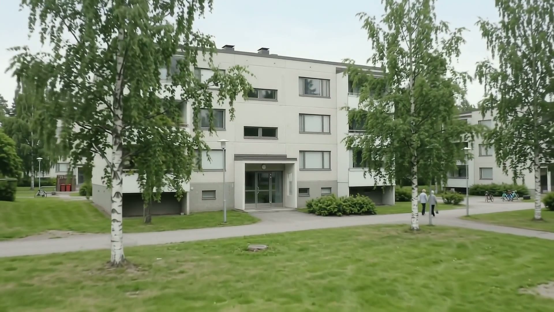 Huoltoluxin huoltoammattilainen kerrostalolähiö, josta Huoltoluxin huoltoammattilainen saapuu asiakkaan kotiin